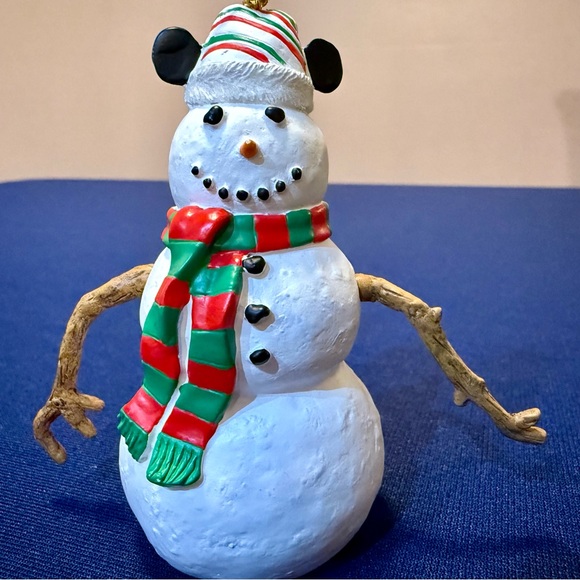 Disney Mickey’s Very Merry Christmas Party Snowman Mickey Mouse Ornament 2007 - Picture 4 of 7